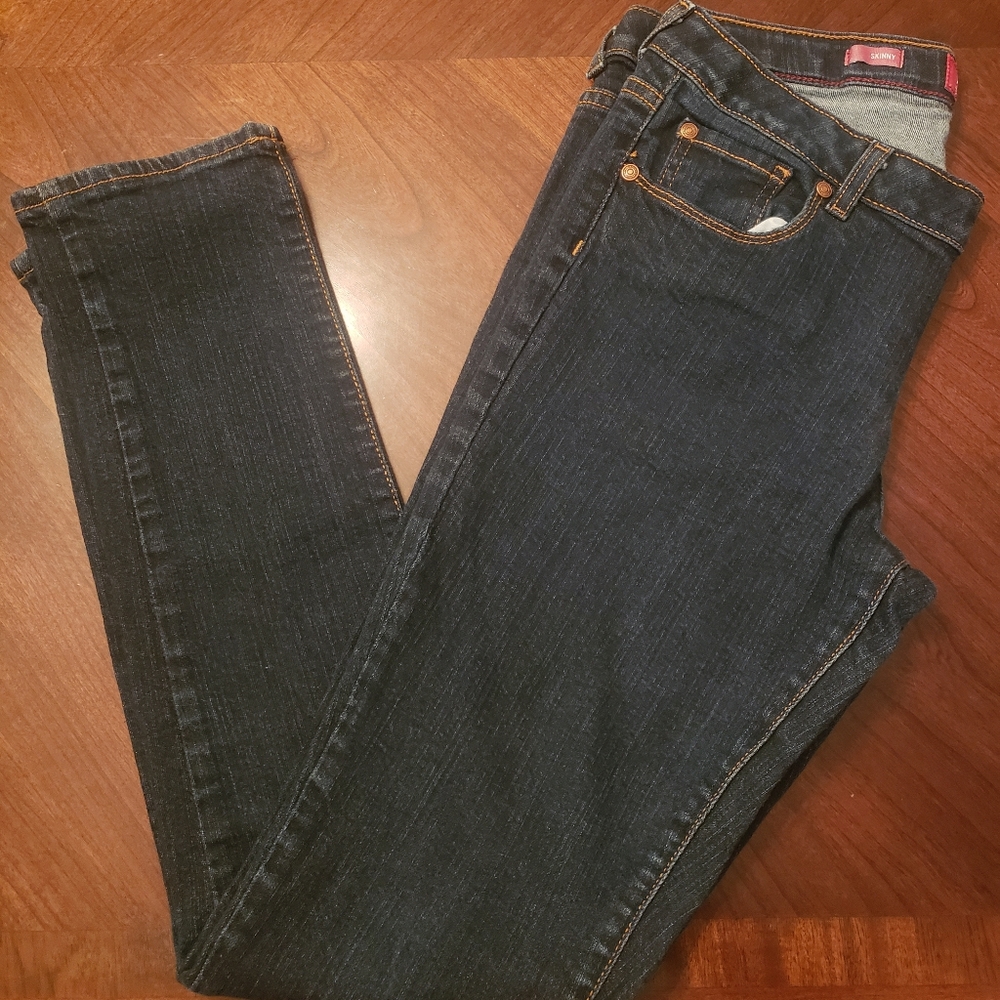 Juniors dark blue jeans